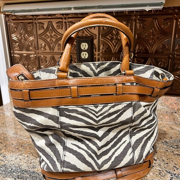 Michael Kors zebra canvas and leather bucket purse - Picture 3 of 5